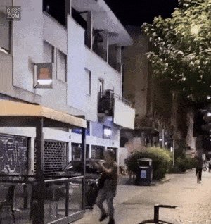 17608788350223.gif