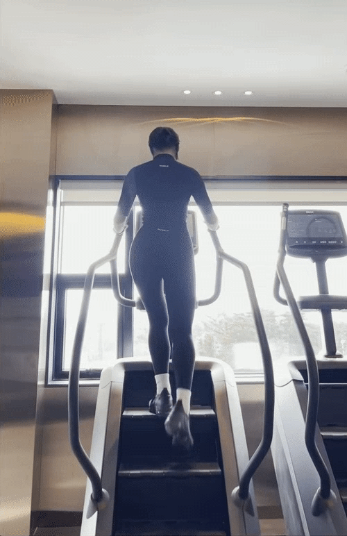 17885808554005.gif
